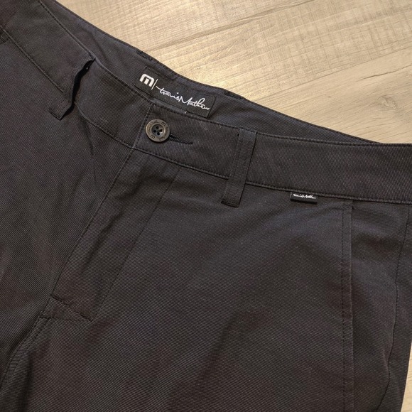 Travis Mathew Tri-Blend Performance Stretch Golf Shorts  Mens 30 Black - Picture 2 of 8